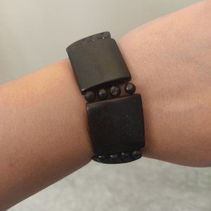 Wooden bracelet with an elastic band